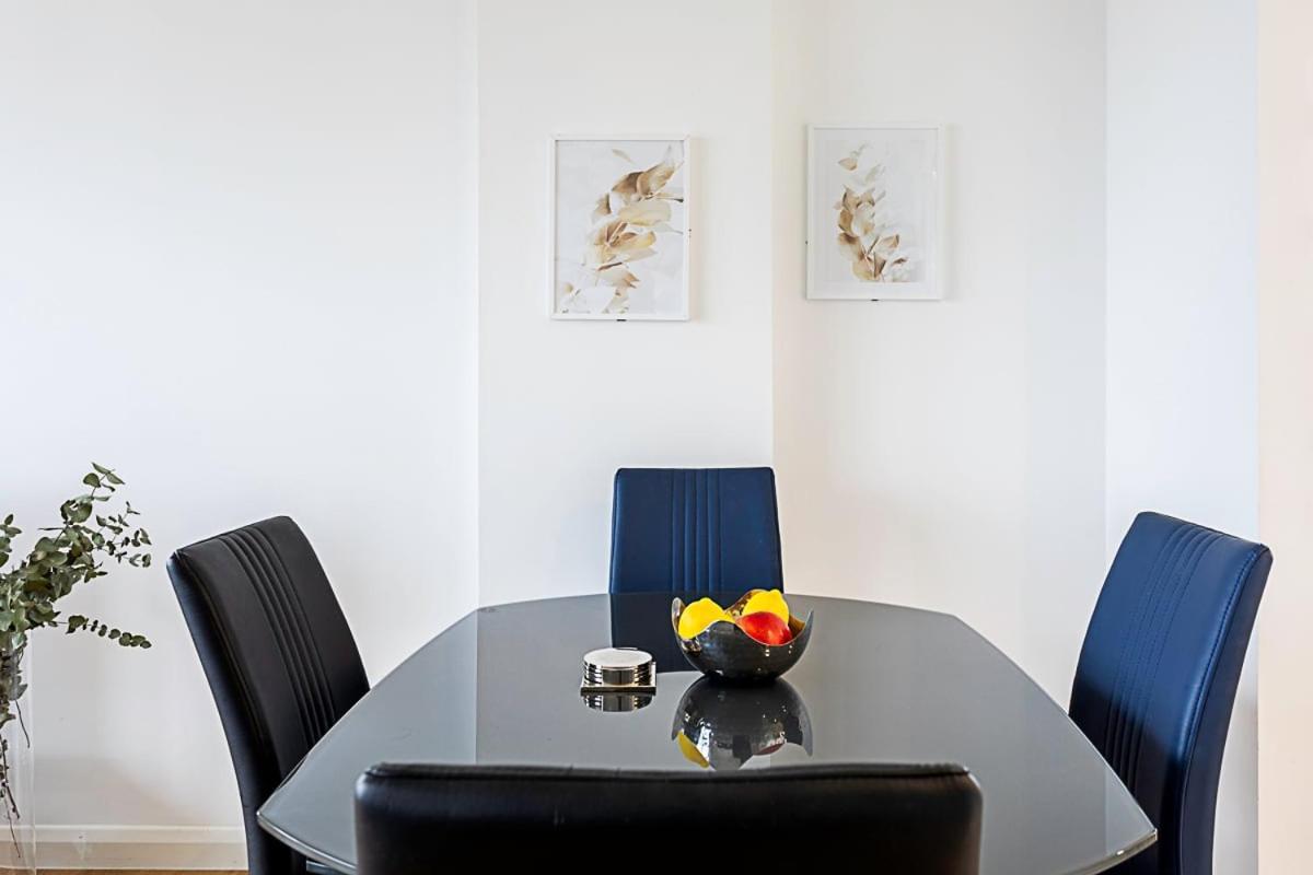 Trendy Queen'S Park Apartment With Views Across Londyn Zewnętrze zdjęcie