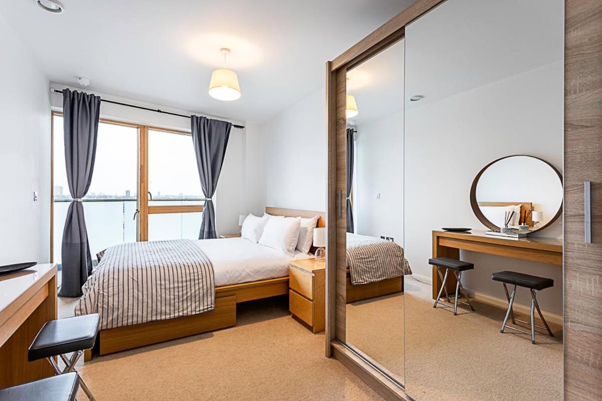 Trendy Queen'S Park Apartment With Views Across Londyn Zewnętrze zdjęcie
