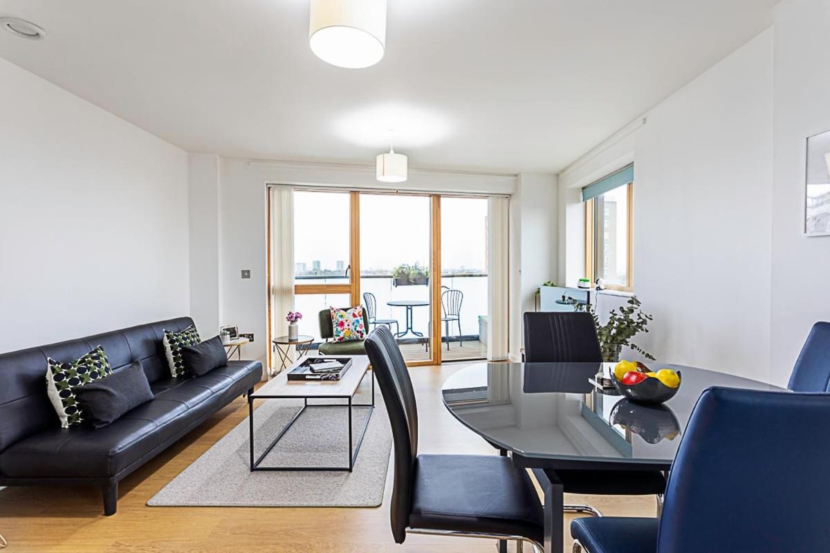 Trendy Queen'S Park Apartment With Views Across Londyn Zewnętrze zdjęcie