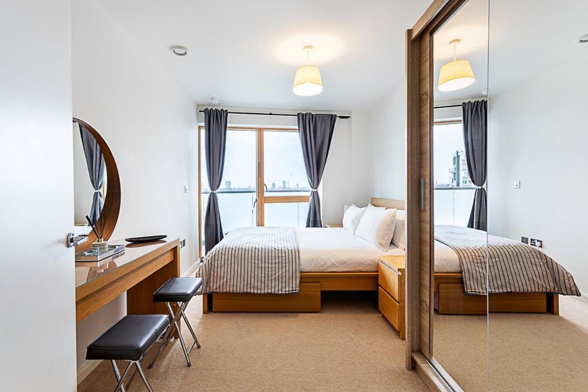 Trendy Queen'S Park Apartment With Views Across Londyn Zewnętrze zdjęcie